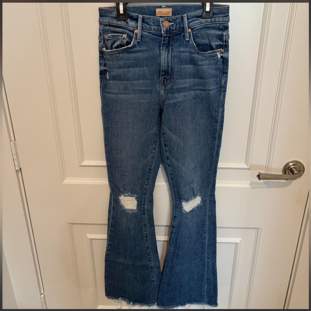 MOTHER The Weekender Fray. Six Packs on me. Distressed Medium Blue Flare Jeans